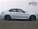 Alfa Romeo Giulia Image 4
