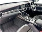 Alfa Romeo Stelvio Image 2
