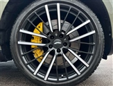Aston Martin DBX Image 4