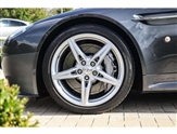 Aston Martin Vantage Image 4