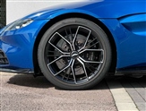 Aston Martin Vantage Image 4