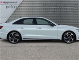 Audi A4 Image 4