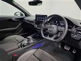 Audi A4 Image 4
