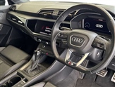 Audi Q3 Image 6