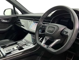 Audi Q7 Image 6