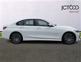 BMW 3 Series Image 4