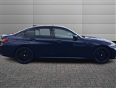 BMW 3 Series Image 4