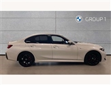 BMW 3 Series Image 3