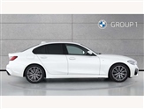 BMW 3 Series Image 3