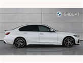 BMW 3 Series Image 3