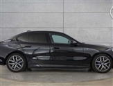 BMW 5 Series Image 3