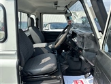 Land Rover Defender Image 5