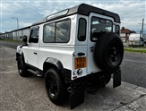 Land Rover Defender Image 5