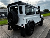 Land Rover Defender Image 6