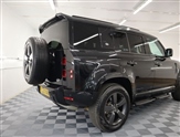 Land Rover Defender Image 4