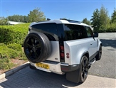 Land Rover Defender Image 4