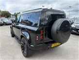 Land Rover Defender Image 5