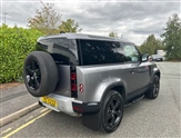 Land Rover Defender Image 4
