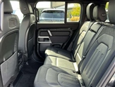 Land Rover Defender Image 4
