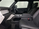 Land Rover Defender Image 3