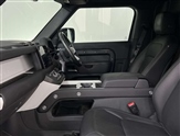 Land Rover Defender Image 3