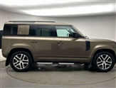 Land Rover Defender Image 5