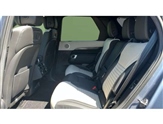 Land Rover Defender Image 4