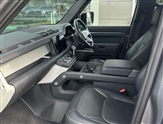 Land Rover Defender Image 4