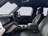 Land Rover Defender Image 3