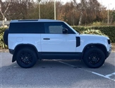 Land Rover Defender Image 5