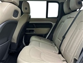 Land Rover Defender Image 4