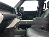 Land Rover Defender Image 3