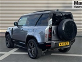Land Rover Defender Image 5