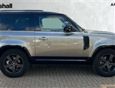 Land Rover Defender Image 5