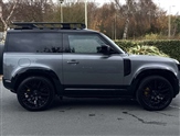 Land Rover Defender Image 5