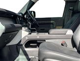 Land Rover Defender Image 3