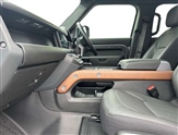 Land Rover Defender Image 3
