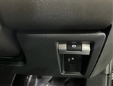 Land Rover Defender Image 5