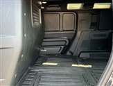 Land Rover Defender Image 4