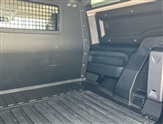 Land Rover Defender Image 4