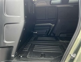 Land Rover Defender Image 4