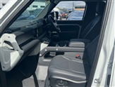 Land Rover Defender Image 3