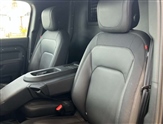 Land Rover Defender Image 4