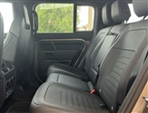 Land Rover Defender Image 4