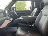 Land Rover Defender Image 3