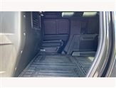Land Rover Defender Image 4