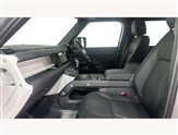 Land Rover Defender Image 3