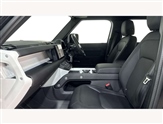 Land Rover Defender Image 3