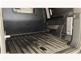 Land Rover Defender Image 6