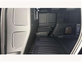 Land Rover Defender Image 4
